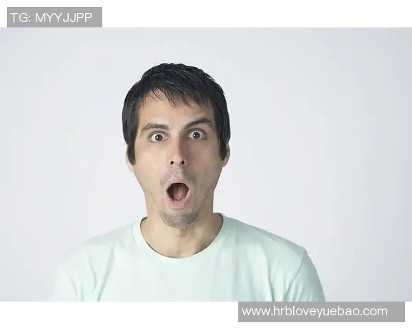 足球明星打呼噜视频揭秘他们私下的搞笑瞬间与真实生活趣事